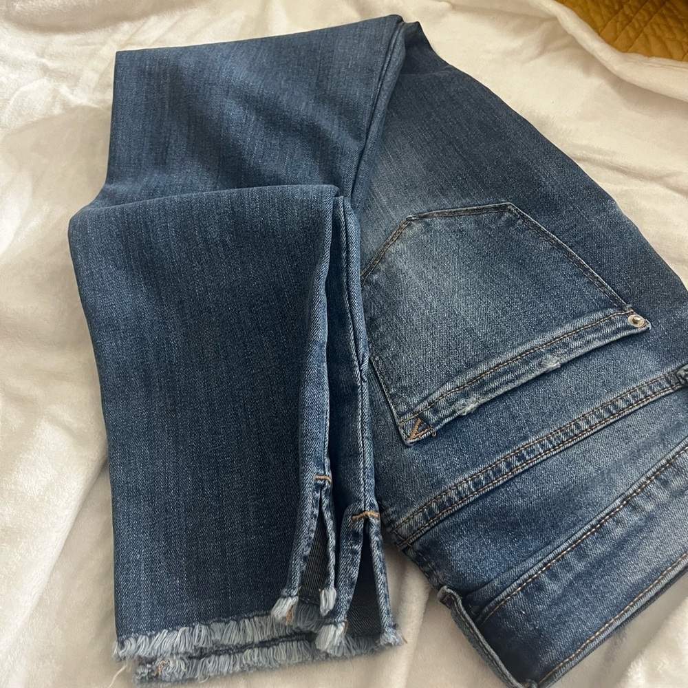 The effortless skinny crop.. kensie jeans 4/27